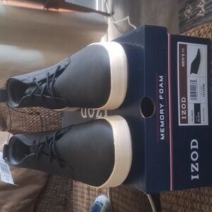 Men's Izod shoes
